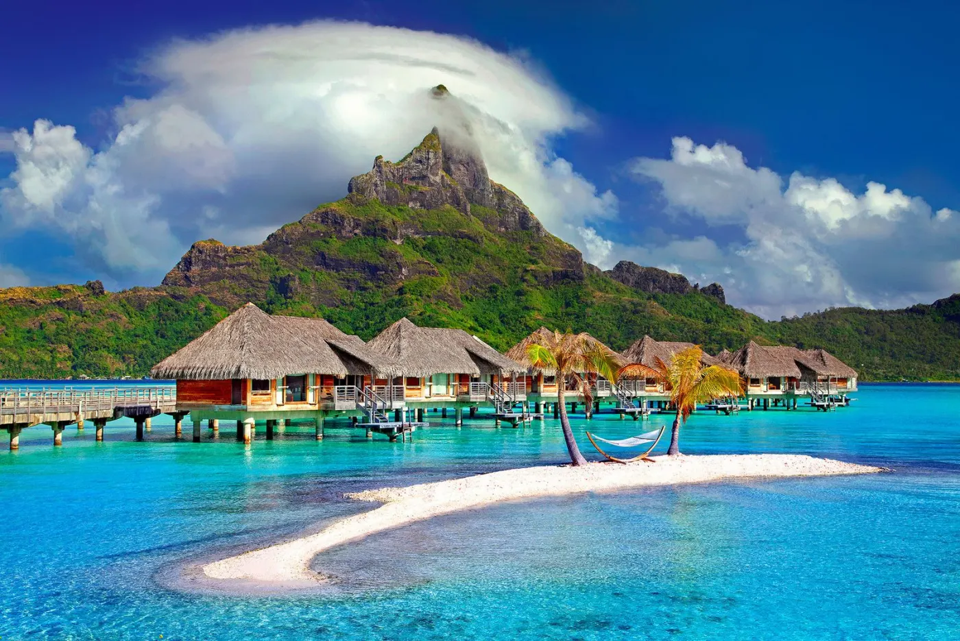 Turquoise lagoon and overwater villas in the Maldives